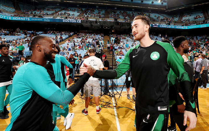 九游账号登录中心官网-转折点夏洛特黄蜂扳平良机，英超赛后攻防权衡，球迷炸锅，更衣室氛围转暖(迈克尔波顿十大金曲)